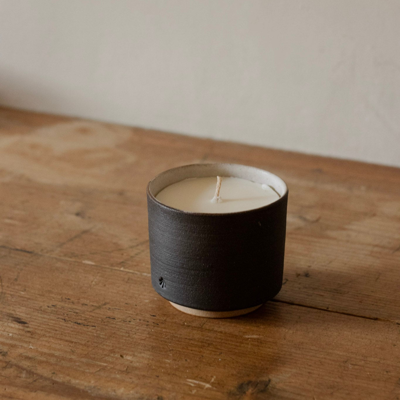 FORM 01 PEAT: REFILLABLE STONEWARE CANDLE